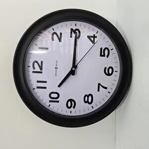 Howard Miller 625485 Kenwick Wall Clock‎ Black/White